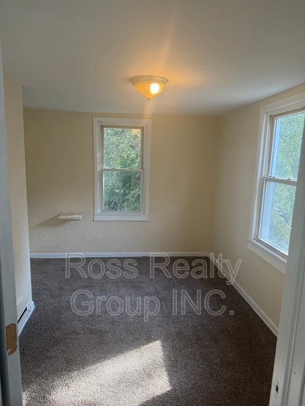 1725 Mansfield Rd Unit Upstairs