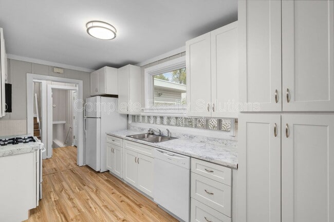 Photo - 1821 Korando Ave