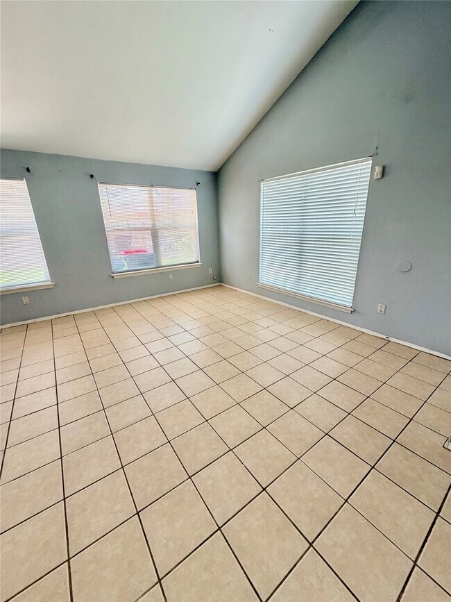 Photo - 7402 Alegria Dr