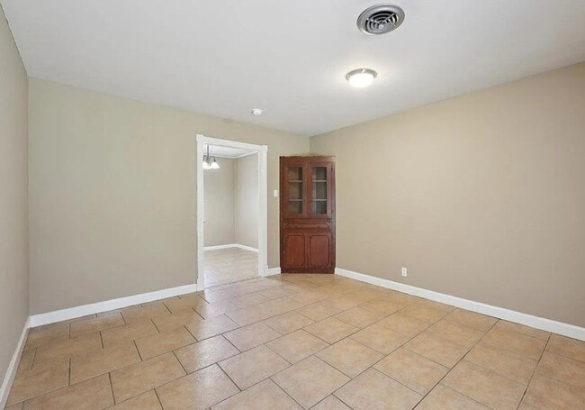 Photo - 630 White Oak Dr