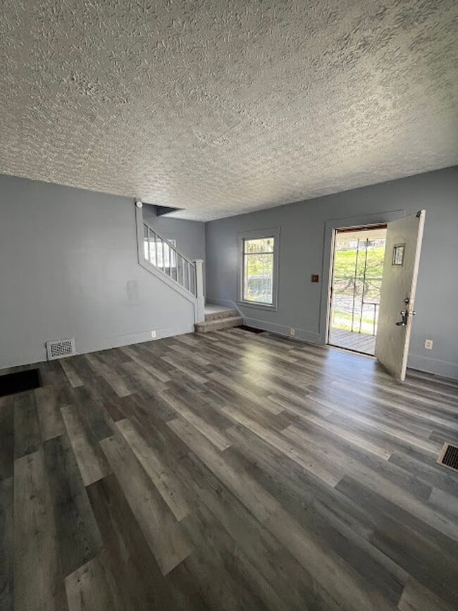 Photo - 3 Bedroom 1 Bathroom Home Rent Ready