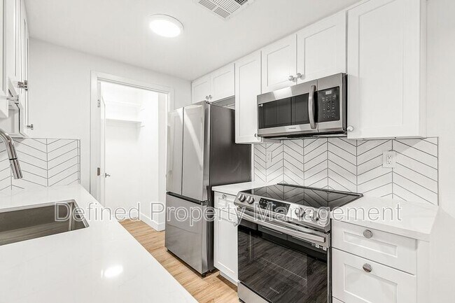 Photo - 5807 Laurel Canyon Blvd