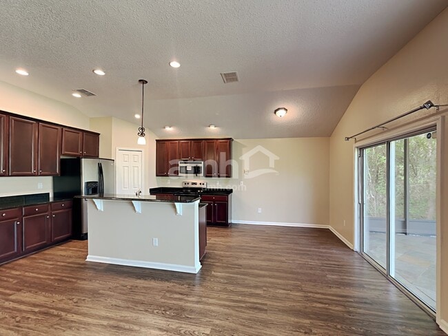 Photo - 612 Birchbark Trl