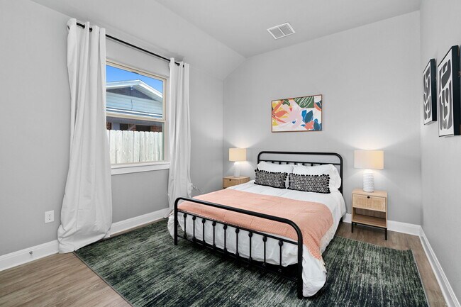 Photo - 1413 Circle Dr