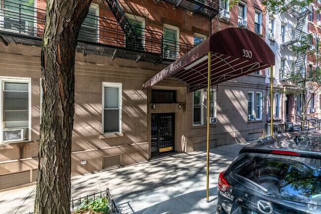 Entrance - 318-322 E 83rd St