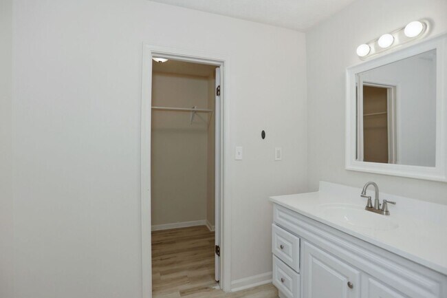 Photo - 468 Watson Ferry Dr