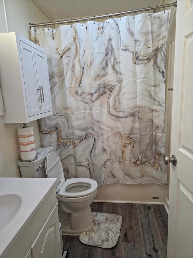 Photo - 1555 Lyons Center Rd