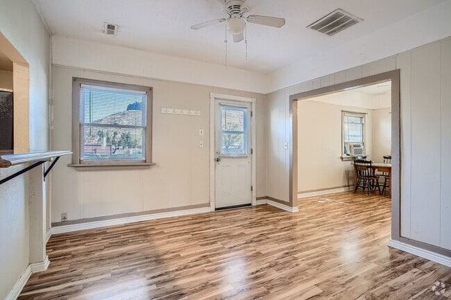 Building Photo - 1314 Jackson St Rental