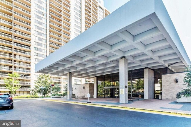 Building Photo - 3705 S George Mason Dr Unit 2308S