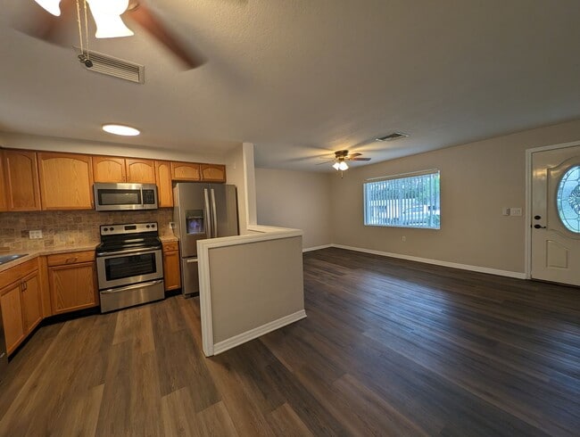 Photo - Lovely Renovated 2/1/1 in Beverly Hills