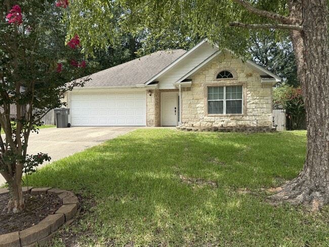 Building Photo - 105 Willow Brook Dr