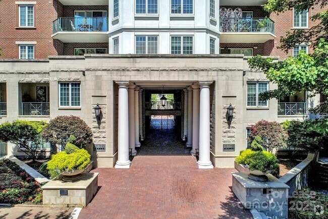 Building Photo - 300 W 5th St Unit 347 Rental