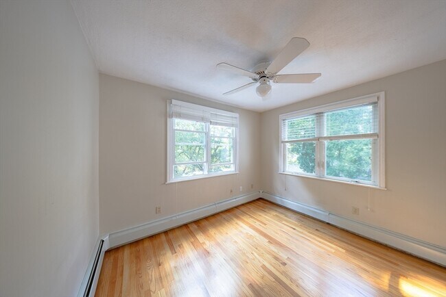 Photo - 6 Peachtree Ln