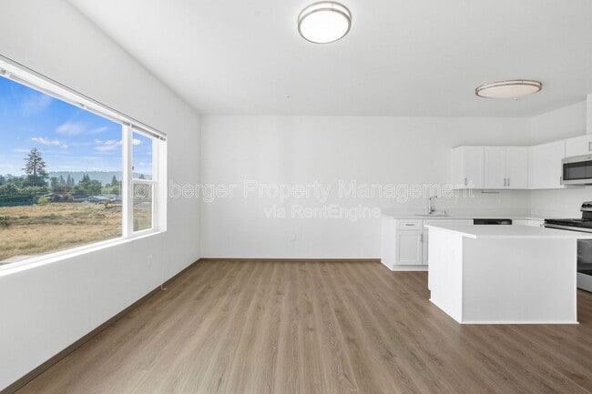 4th St Apartments
