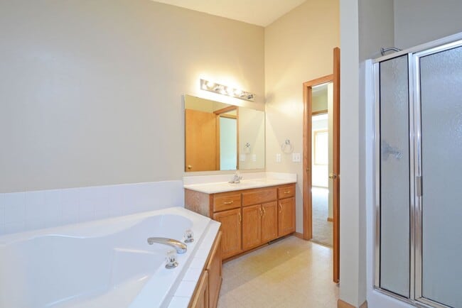 20513 Camden Path