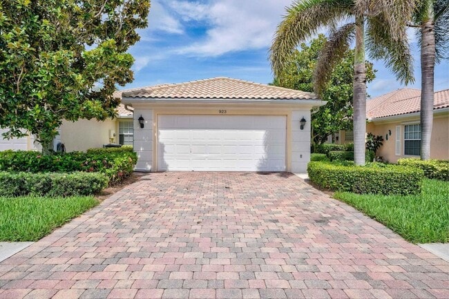 Photo - 923 Magdalena Rd