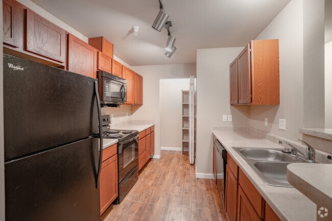2BR, 2BA - 1,049SF - Kitchen