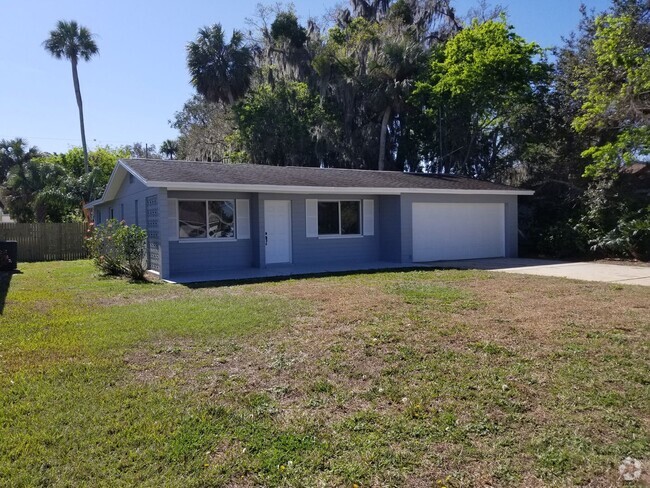 Building Photo - Coming Soon! Remodeled 2 Bedroom 2 Bathroo... Rental