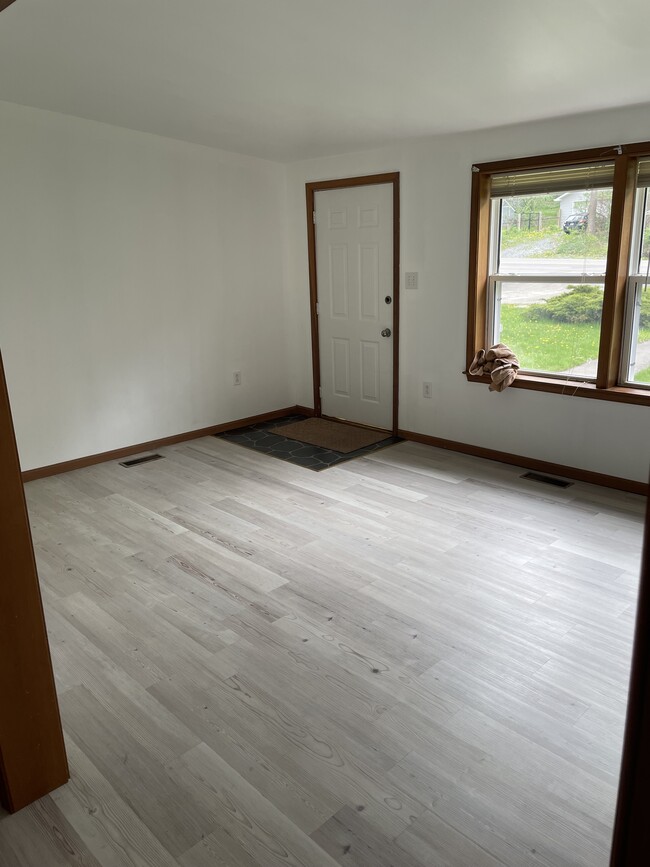 Living room, front door - 677 Valley Rd Unit 1