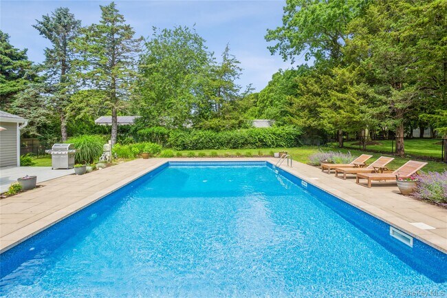 215 Northfield Ln