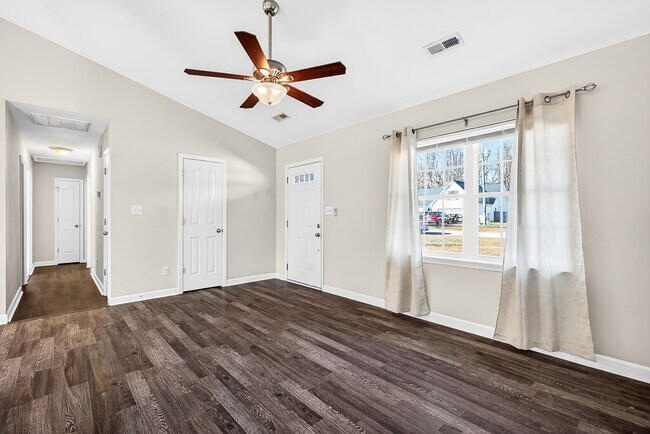 Photo - 130 Woodbury Farm Dr