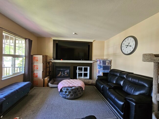 Photo - 36220 Shadbolt Ave