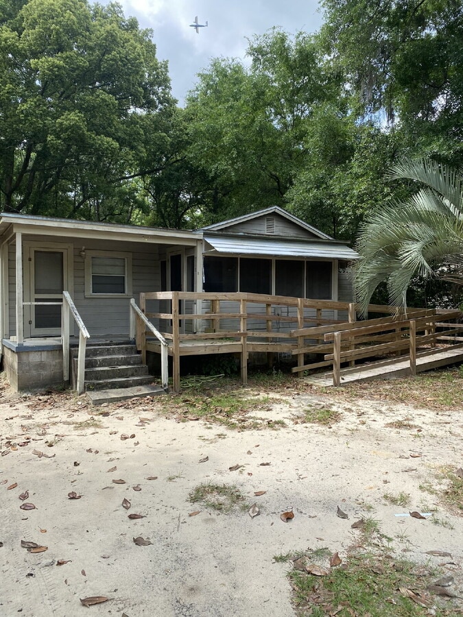 Photo - Spacious 3 bedroom 1 Bathroom Home! Over 1300 Sq Ft!