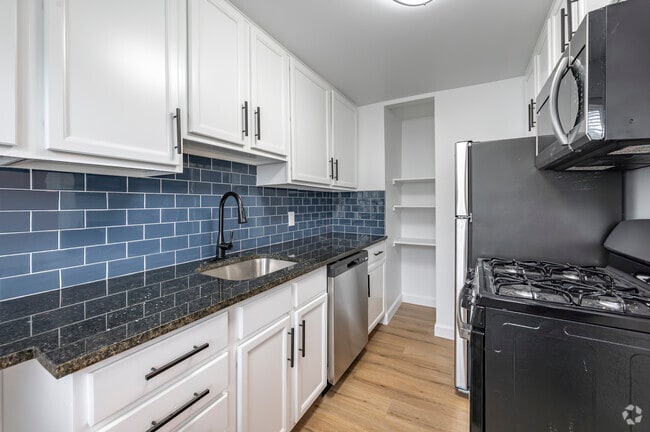 283 Cooper Pl - 2BD 1BA Kitchen - 928SF - West Gate Townhomes