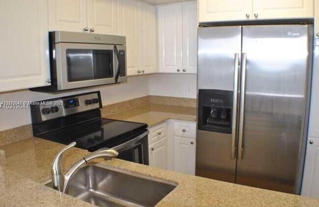 Photo - 1800 Sunset Harbour Dr Unidad 1109