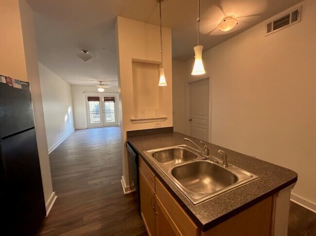 Center Breakfast Bar - 2020 5th Ave S Unit Bristol 429