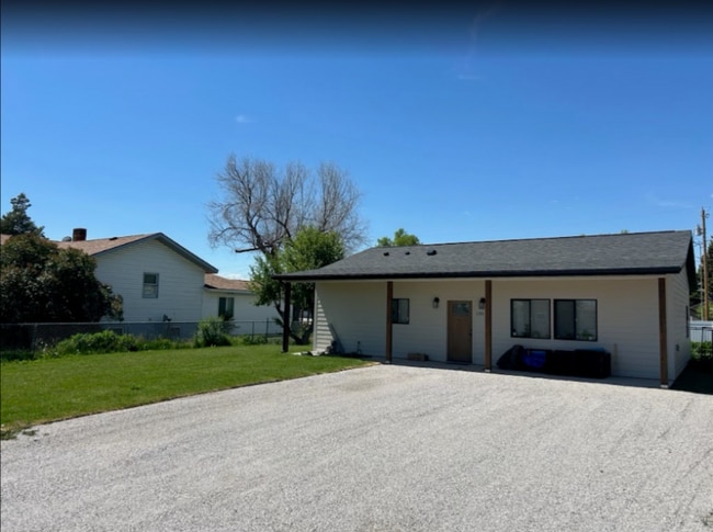 Photo - 130 S Maple St House