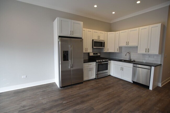 Photo - 927 W Irving Park Rd Unit 503