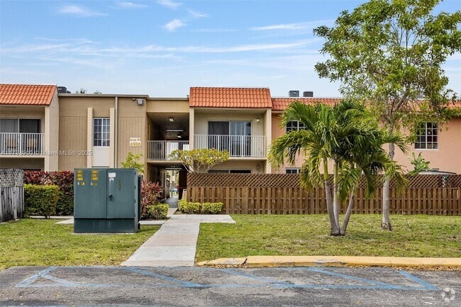 Building Photo - 4900 NW 79th Ave Unit 202 Rental