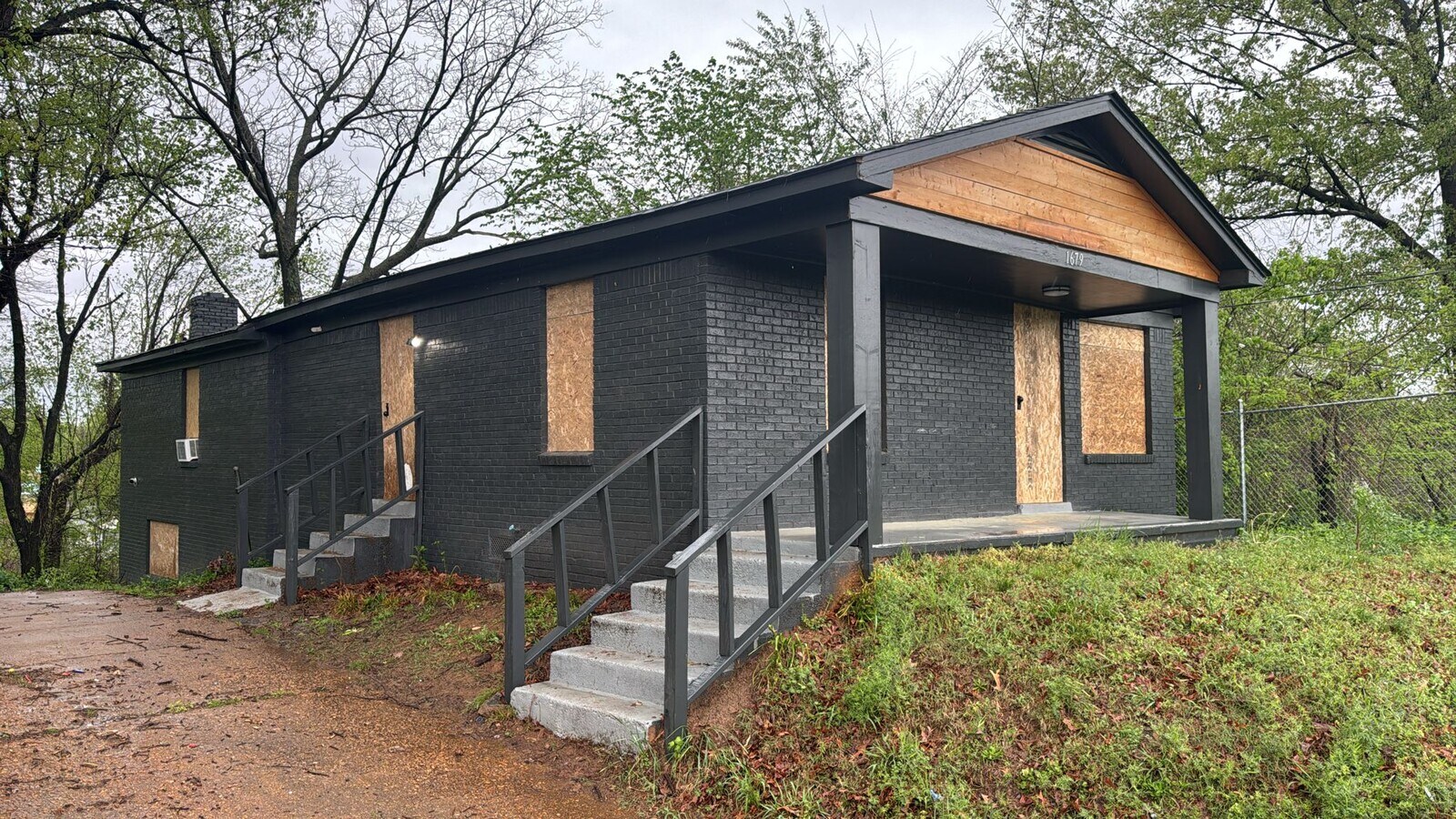 Photo - 1679 Ragan St