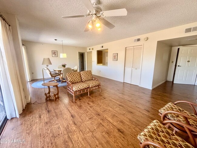 Building Photo - 10330 W Thunderbird Blvd Unit Apt A127