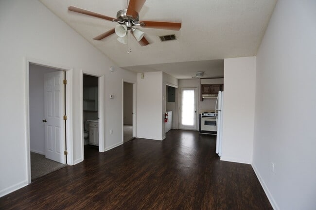 Photo - 140 Lanier Dr Unidad 109