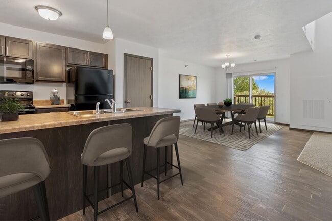 Photo - The Overture on Cliff