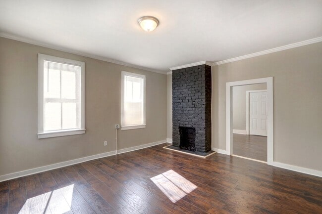 Building Photo - 2425 Unit A