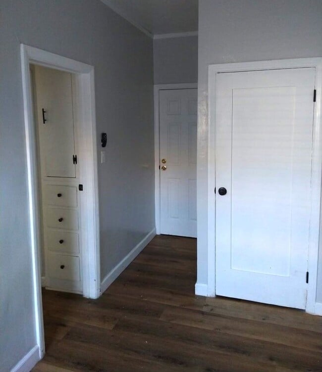 839 W 43rd Pl Unit 4
