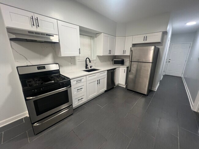 Photo - 1343 W Walton St Unit Garden