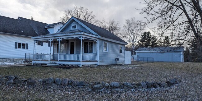 400 Quarter Street - 400 Quarter Street House