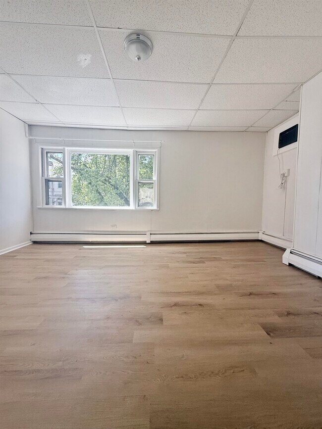 Photo - 92 Laidlaw Ave