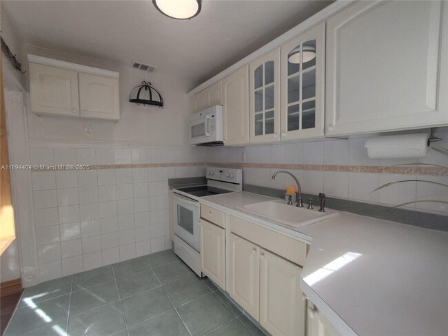 Photo - 310 SW 1st Ave