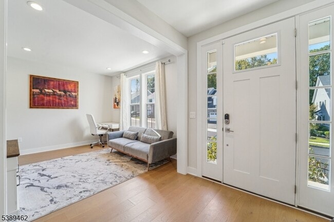 Photo - 2 Lawrence Ln