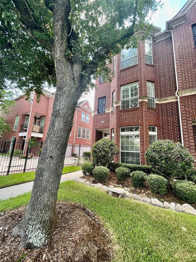 Photo - 32 Waugh Dr Unit B