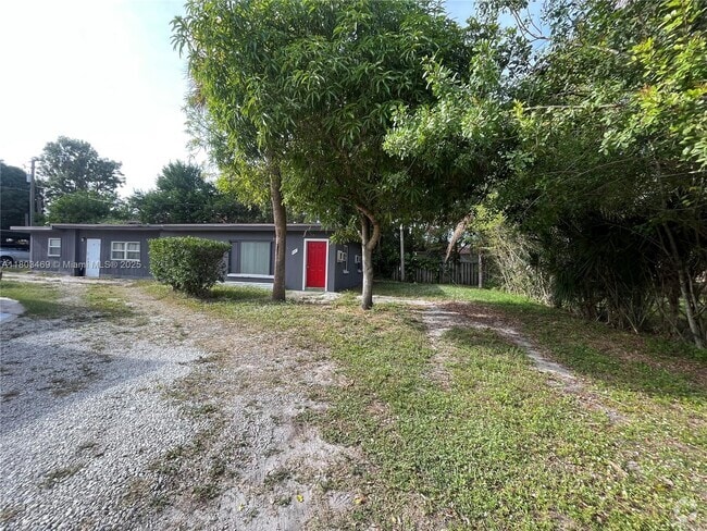 Building Photo - 1017 Chipola Rd Unit D-1 Rental