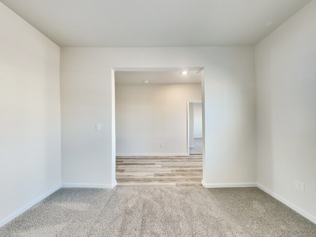 Photo - 1021 Claas Wy