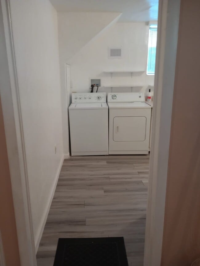 Photo - 5655 W Ellsworth Ave Unit B (Right Lower 1bd 2lvng)