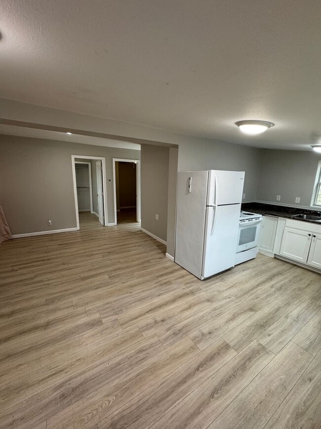 Photo - 309 Francis St E