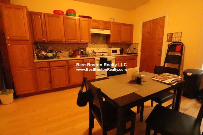 Photo - 27 Portsmouth St Unit 2